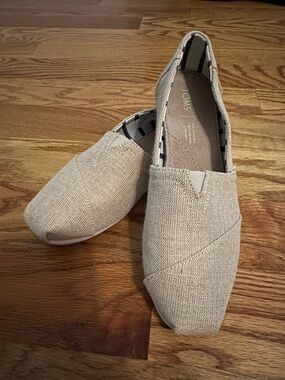 Toms Slip-On Loafers in Natural Beige Canvas